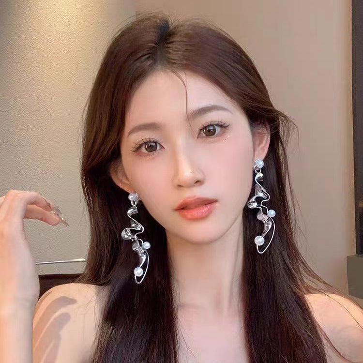 Twisted Geometric Pearl Earrings